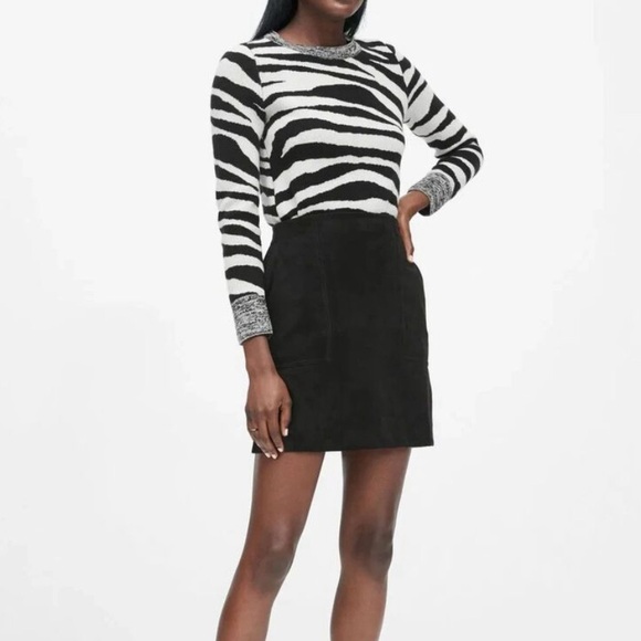 Banana Republic Italian Merino Wool, Wool Blend Zebra Striped Sweater, Size XL - Picture 2 of 8